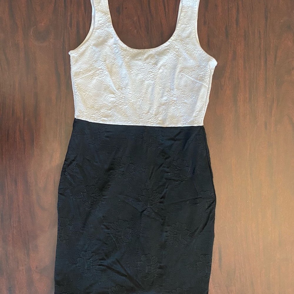 Bodycon black and white dress